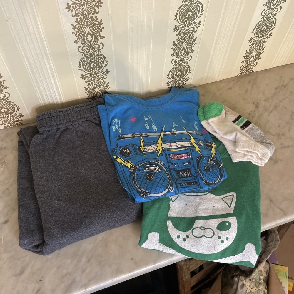 3 Piece Item size 5 XS Boys Boy Clothing Lot t-shirts sweatpants